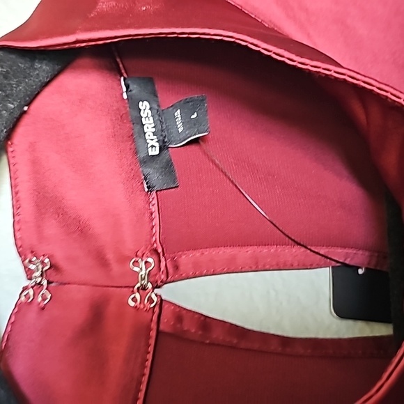 Express NWT Workplace Siren deep red Mock neck satin sleeveless blouse large - Picture 4 of 7